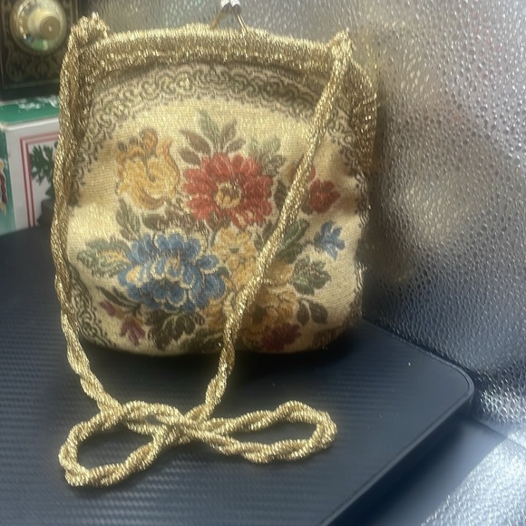 1950s La Regale floral tapestry purse with gold metallic Made in Italy - Picture 2 of 8